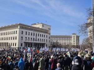 Zeci de mii de bulgari cer demisia guvernului pe fondul scandalului bugetar pentru 2026